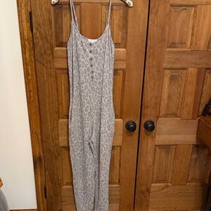 NWOT Colsie Light Gray Washed Out Leopard Print Onesie